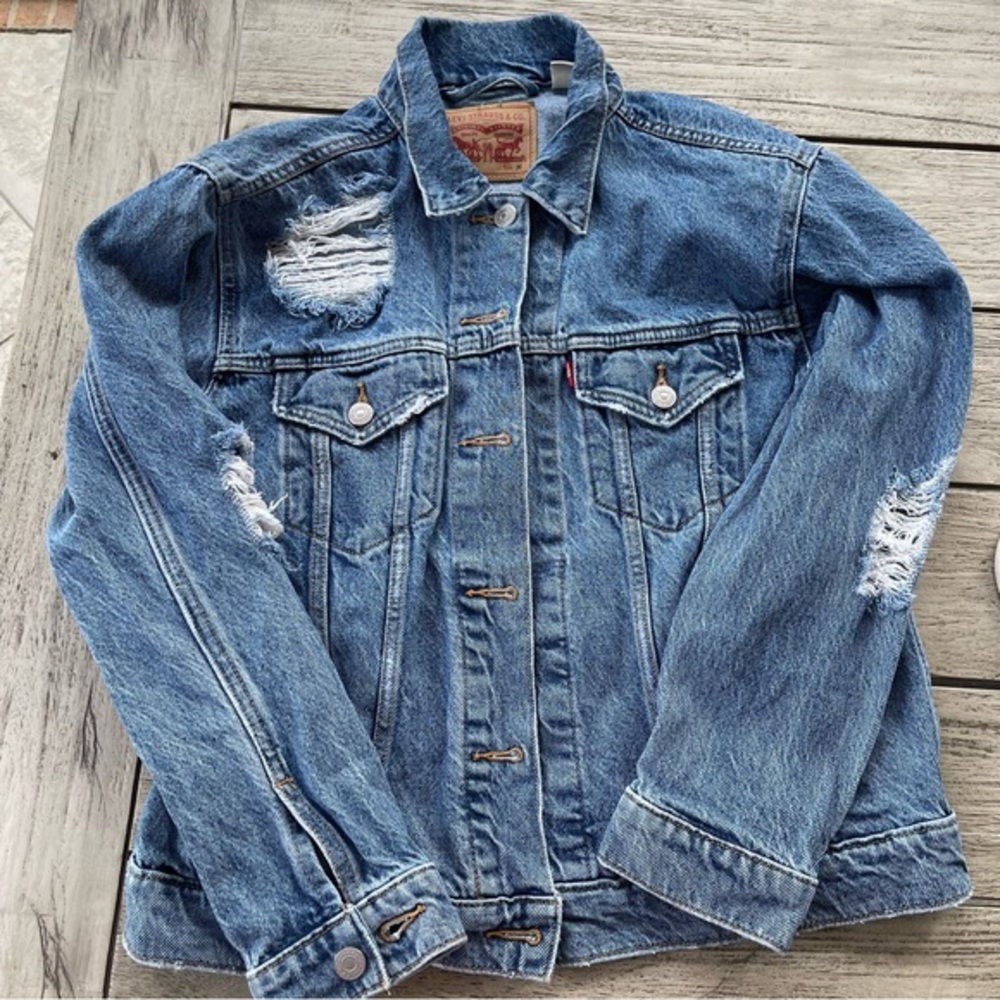 Levi’s Vintage Distressed Denim Jean Jacket Womens size Medium